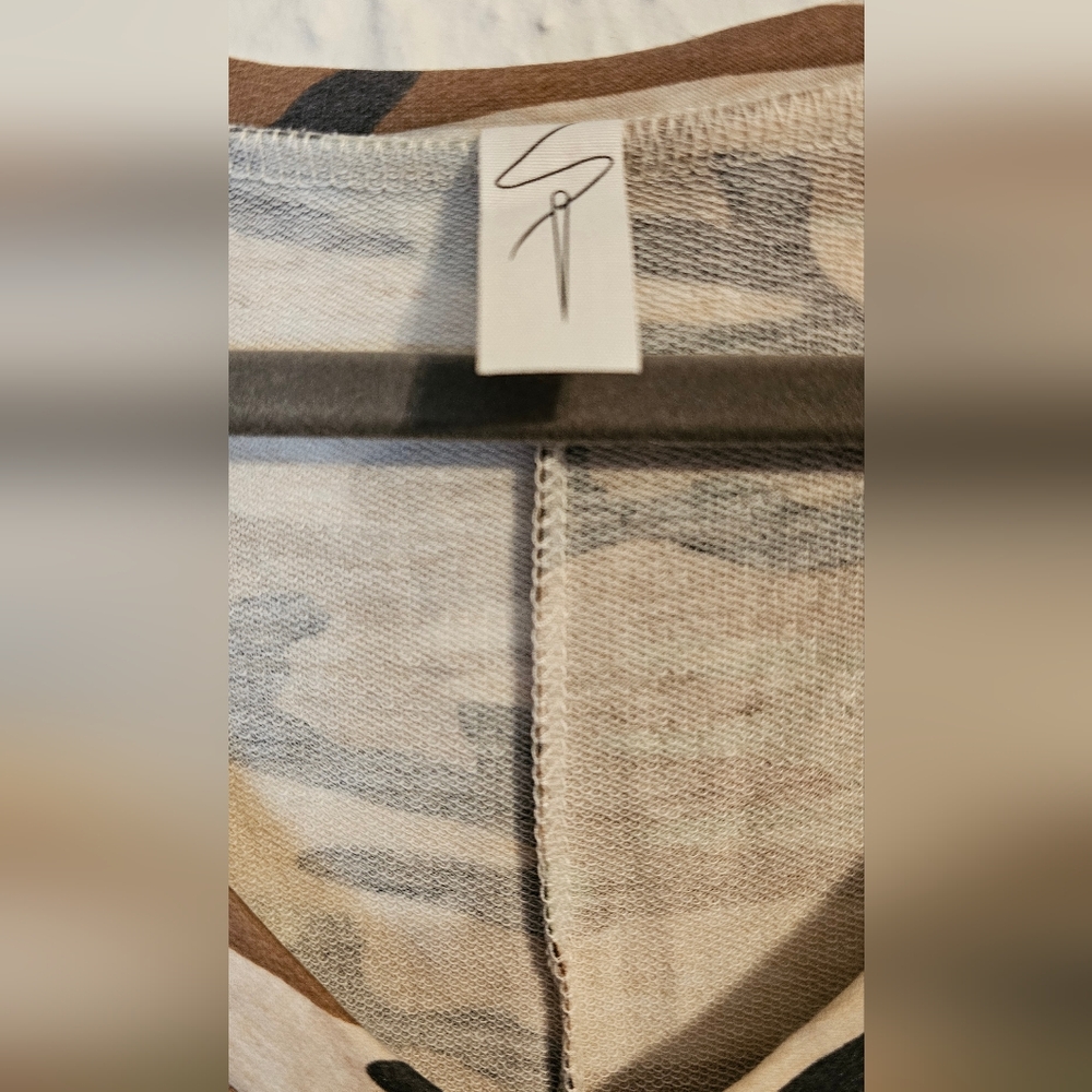 Sewn Together Camoflauge Women's Short Sleeve Shirt XL - Picture 3 of 5